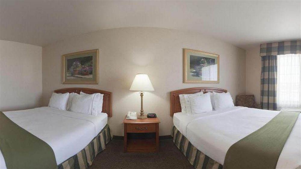 Holiday Inn Express Greensburg By Ihg Exterior foto
