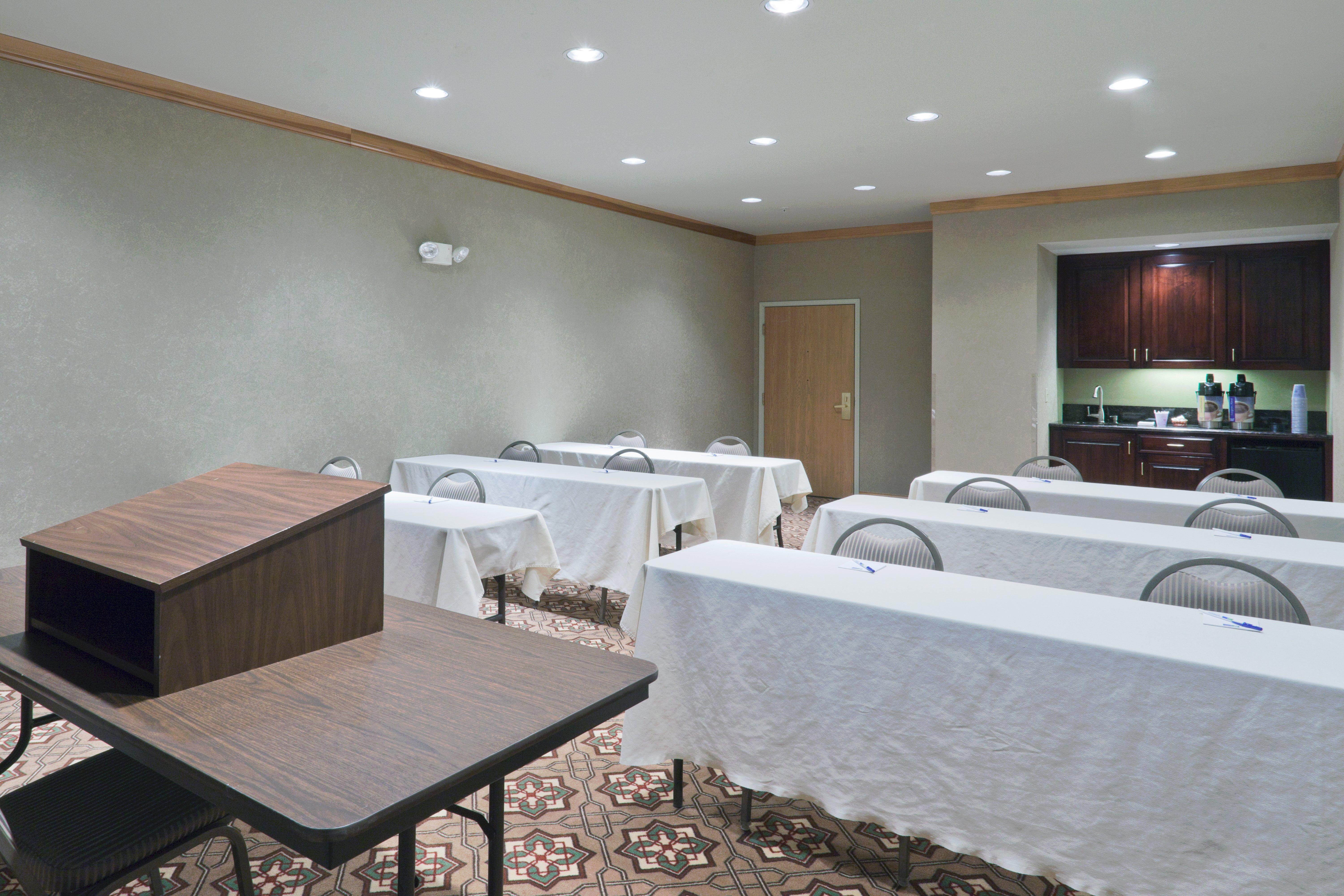 Holiday Inn Express Greensburg By Ihg Exterior foto